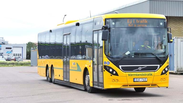 En gul buss från Värmlandstrafiken